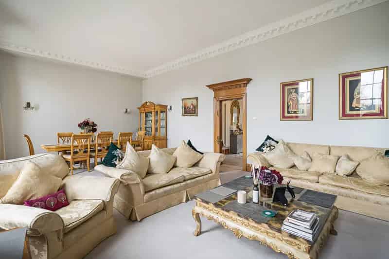 3 Bedroom Duplex Apartment for Sale near River Thames Richmond