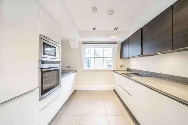 Flat to rent in Baker Street, London NW1