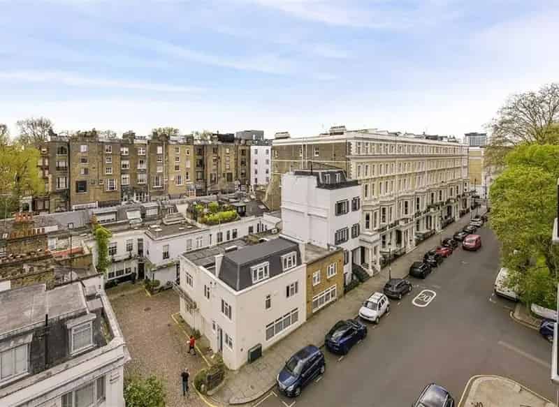South Kensington Top Floor Studio Apartment with Balcony