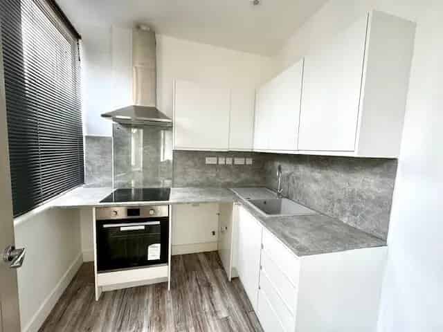 Town Centre Studio Apartment Available End of June