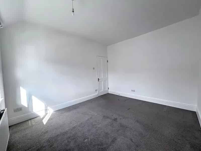 3 bedroom House
 For Sale 
Total Size: 905 SQ FT