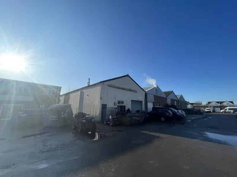 Industrial Unit For Sale Long Leasehold Warehouse Office Parking