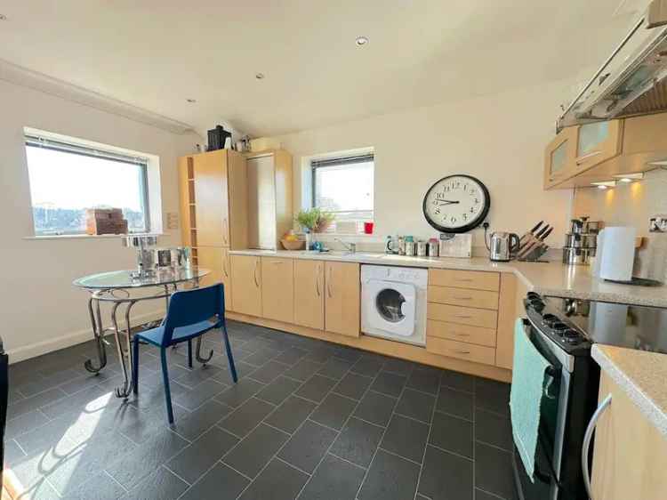 Spacious 2 Bed Apartment West Wolverhampton 2 Balconies Allocated Parking