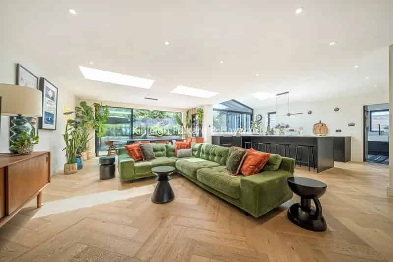 5 Bedroom Detached House Near Highfield School