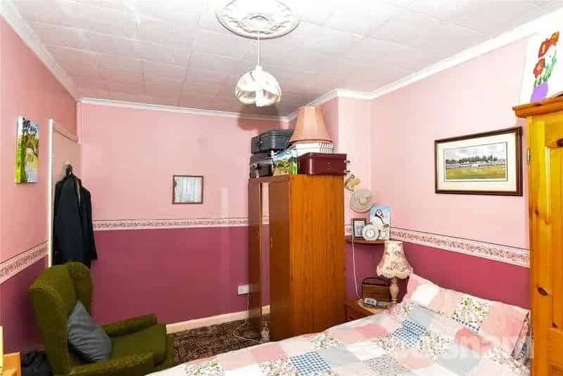 3 Bed End Terrace House Requiring Modernisation