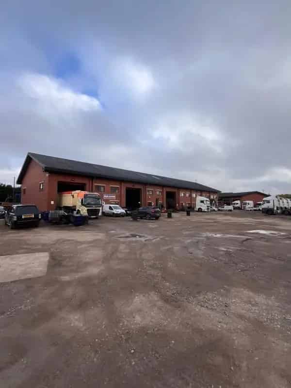 Steel Portal Frame Units with Yard