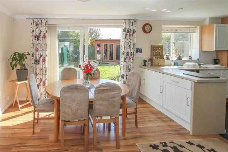 4 Bedroom Detached House for Sale in Kelvedon Hatch