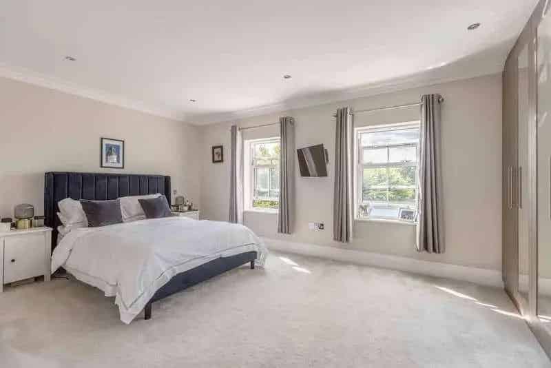 4 Bed House for Sale Farnham Common