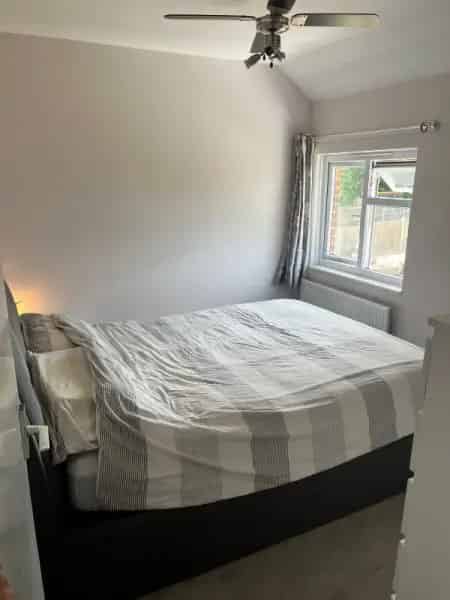 3 Bed House 2 Double Rooms Large Garden On Road Parking