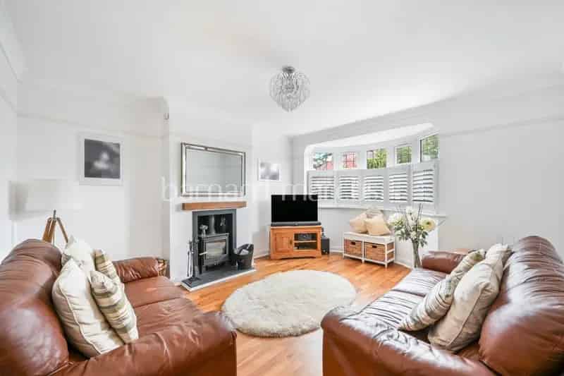 Stunning Family Home Ewell Park Way
