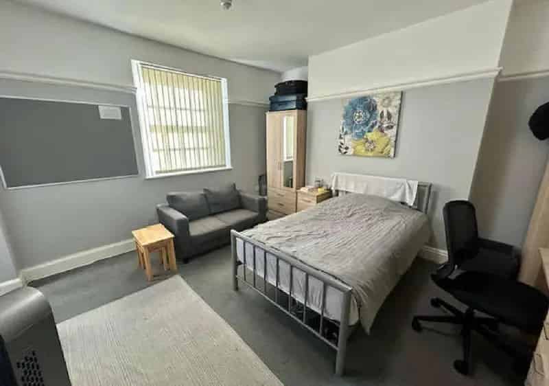 Gold Studio Student Property Birmingham City Centre Bills Included