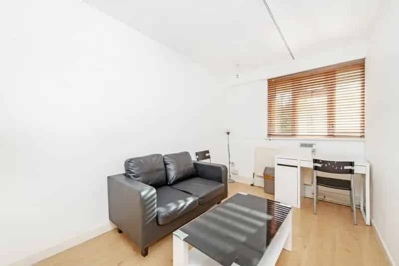 One Bedroom Flat in Clerkenwell Near Tube
