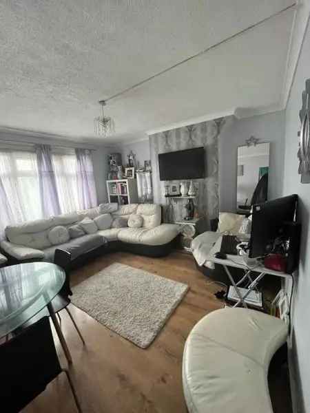 Flat For Rent in Mid Sussex, England