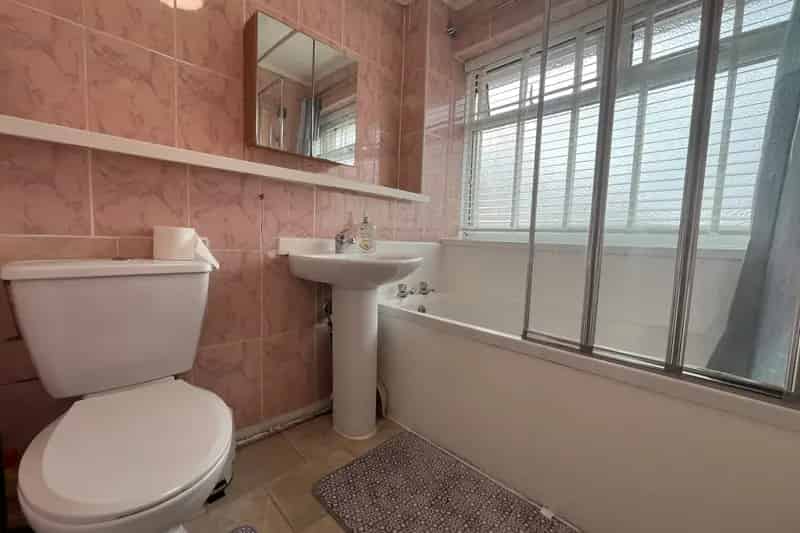 3 Bedroom Furnished House in Armley Zero Deposit Available