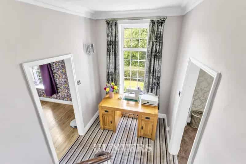 5 Bed Detached House For Sale - 4000+ sq ft