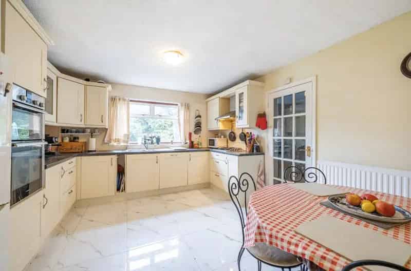4 Bedroom Detached House Near Earley Train Station