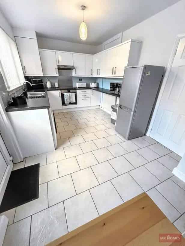 3 Bed Mid Terrace House For Sale