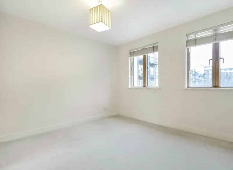 Spitalfields Two Double Bedroom Apartment with Balcony
