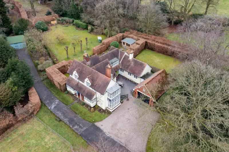 5 Bedroom Detached House For Sale - Historic Charm and Modern Comfort