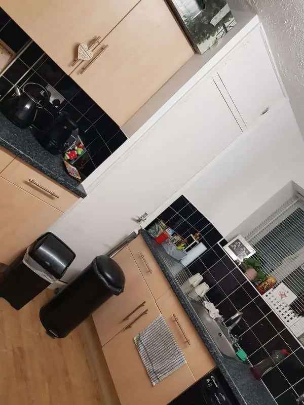 Flat For Rent in Three Rivers, England