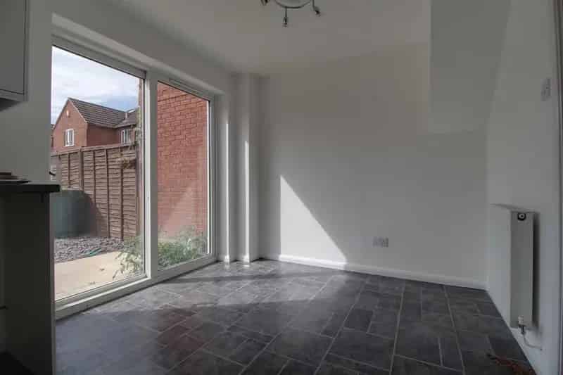 3 Bedroom End of Terrace House to Rent