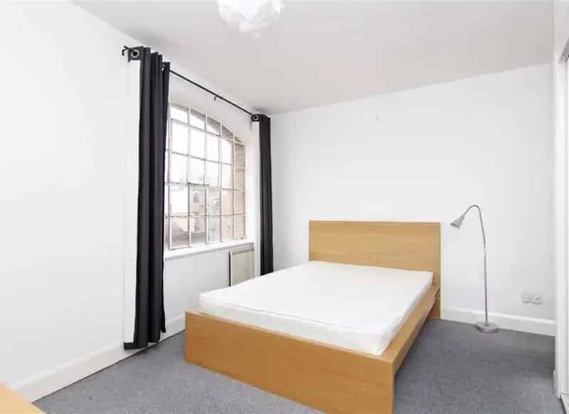 One Bedroom Top Floor Flat Dundee Court