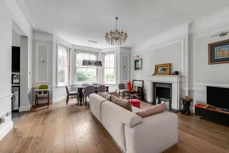 1186 sq ft Two-Double Bedroom Flat South Hampstead