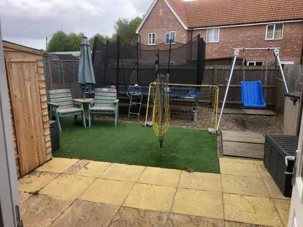 3 Bed Semi Detached House 2 Parking Spaces Large Garden