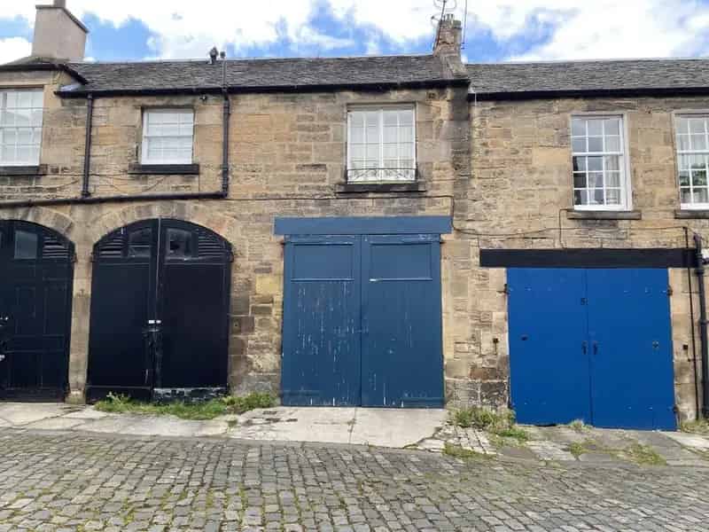 Secure Garage Lock Up Unit Mews Property
