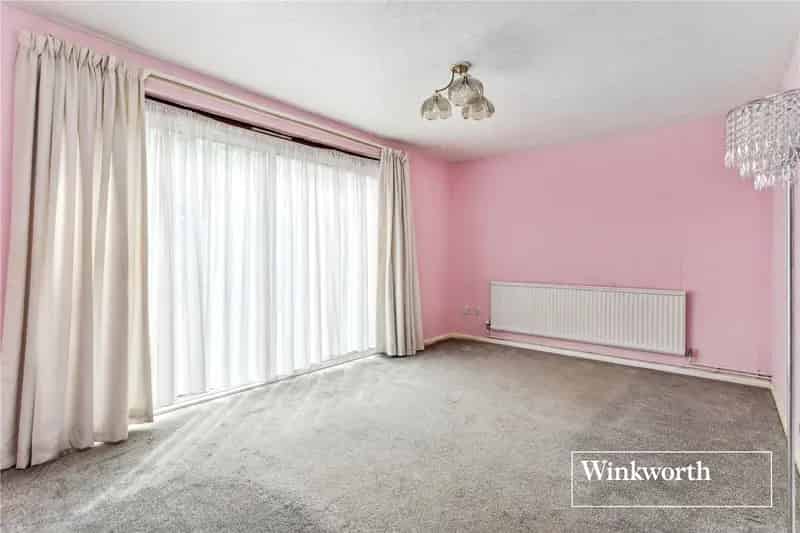 3 Bedroom House East Finchley - Family Home Near Amenities and Schools