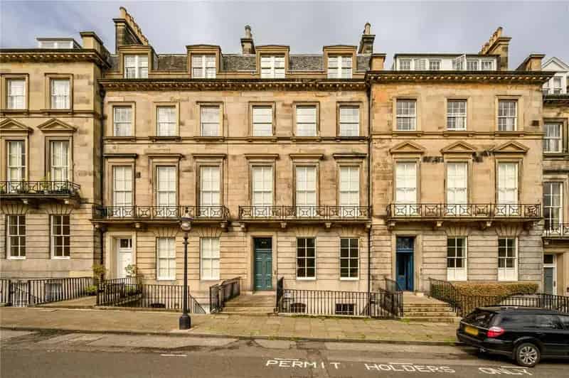 3 Bedroom Apartment for Sale in Edinburgh
