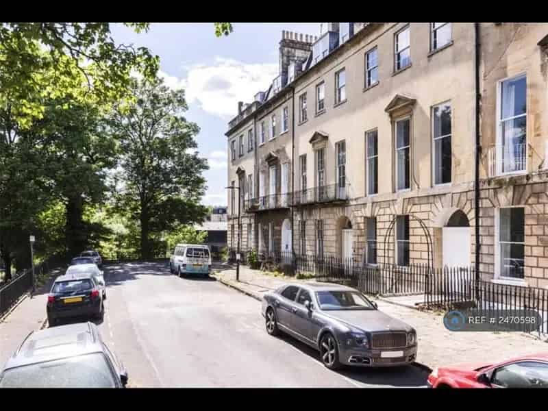1 Bedroom Grade II Listed Apartment 997 sq ft