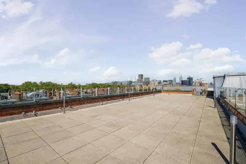 Large 1 Bedroom Apartment near Battersea Park