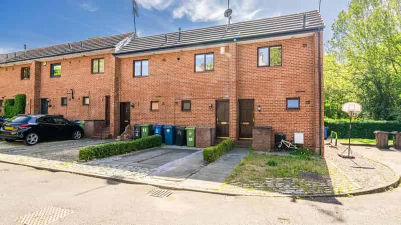 1 Bedroom Terraced House for Sale in Muirend