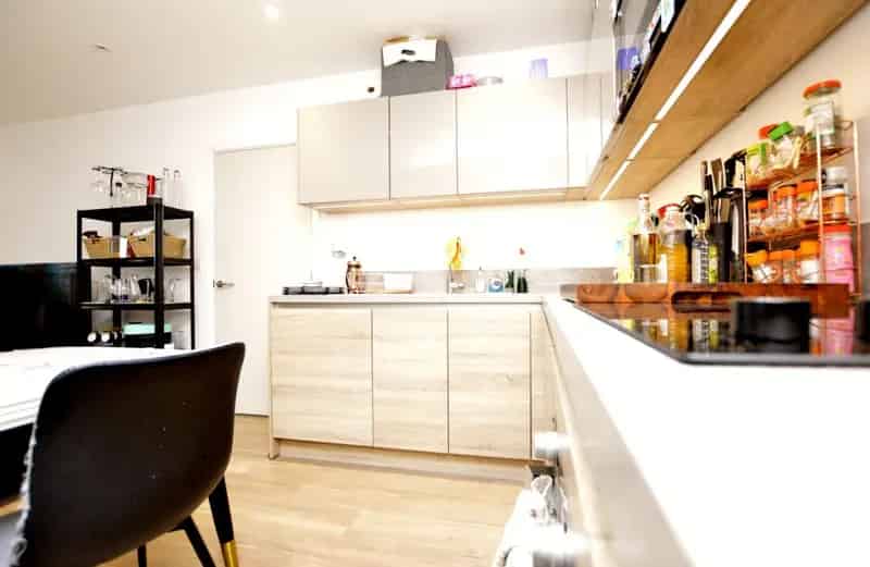 2 Bedroom Flat Canning Town Modern En Suite Balcony