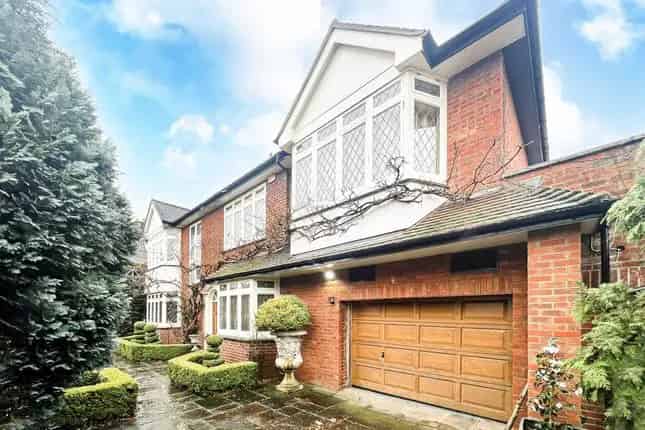 5 Bedroom Detached House for Sale in East Sheen
