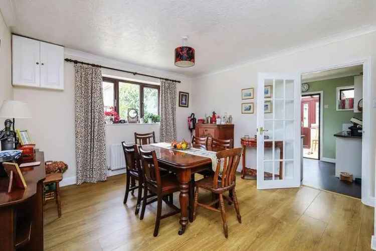4 Bed Detached House for Sale Barns Green