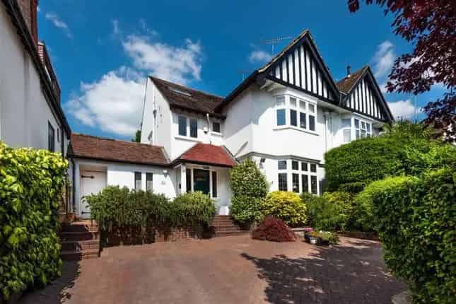 4 Bed Semi-Detached House Golders Green NW11