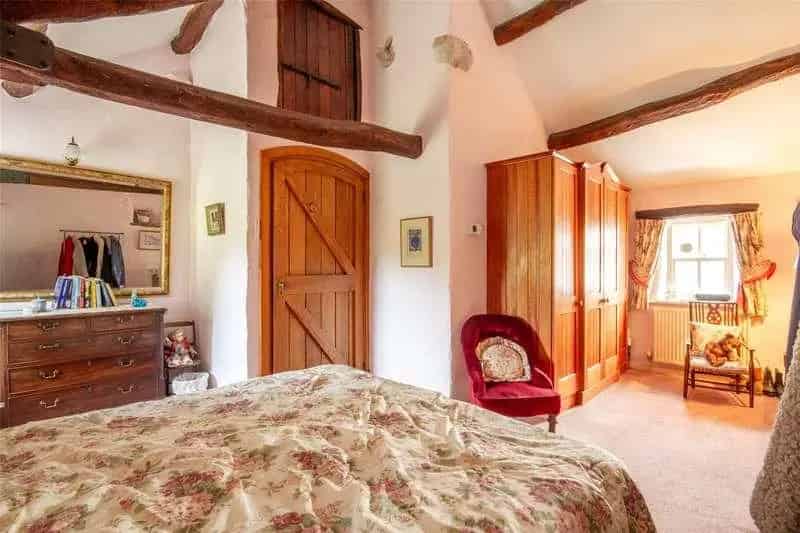 3 Bed Barn Conversion For Sale
