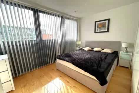 1 Room Flat 51m² London - Modern Studio Apartment with Parking