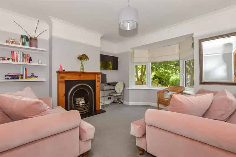 3 Bedroom Semi-Detached House for Sale Near Town Centre