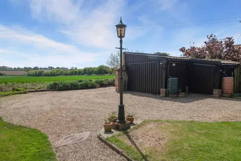 Grade II Listed Thatched Barn Three Bedrooms Farmland Views