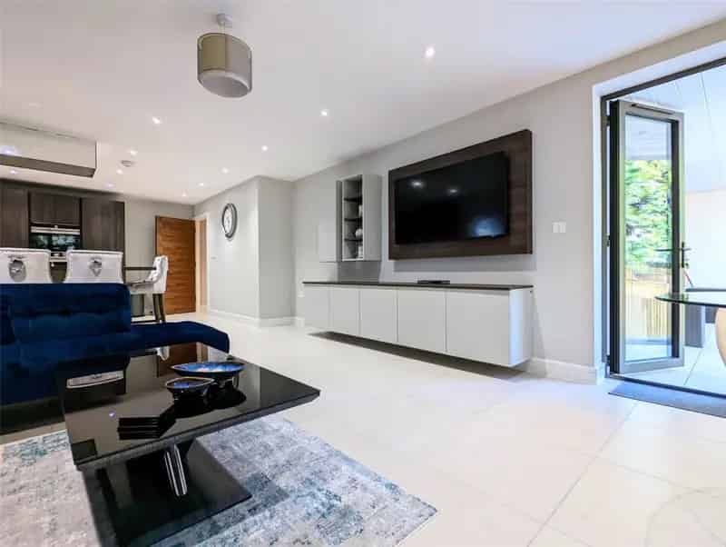2 Bedroom Luxury Apartment Poole Near Branksome Chine