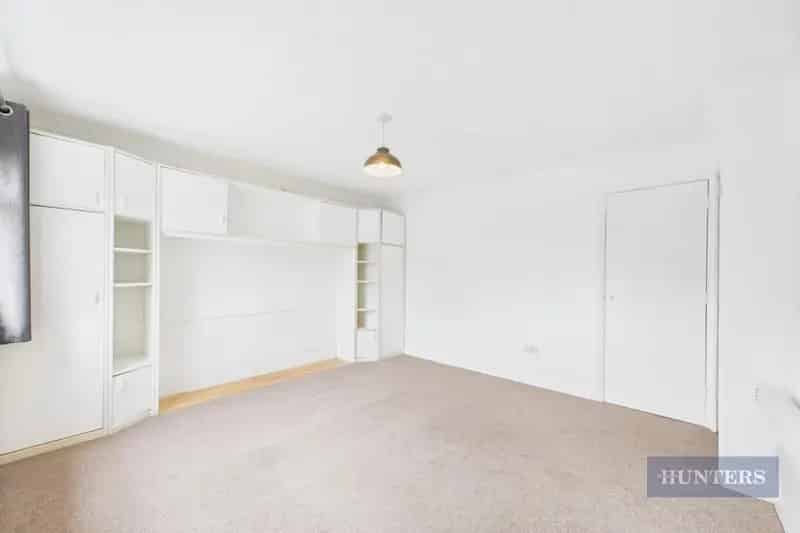 Ground Floor Studio Apartment To Let Available Now