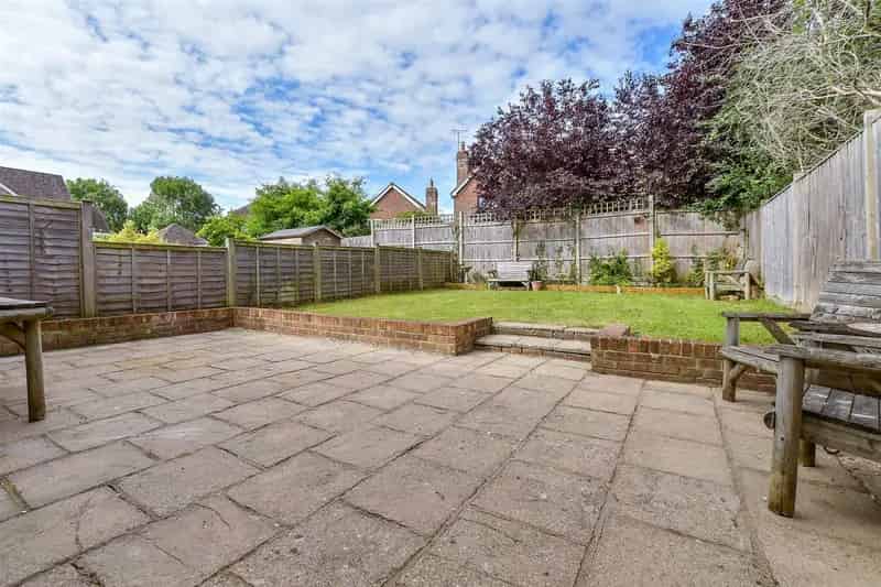 3 Bedroom Link Detached House for Sale in Staplehurst