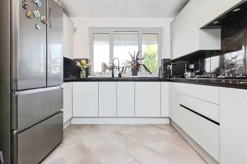 Three Double Bedroom Maisonette with Balcony and Large Garden