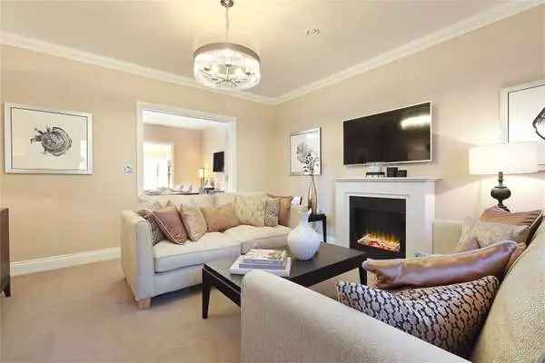 Binfield House, Hall Garden, Binfield, Berkshire, RG42 5JG | New homes for sale | Savills