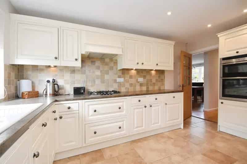 5 Bed Detached House Chelmsford South Facing Garden Garage Driveway