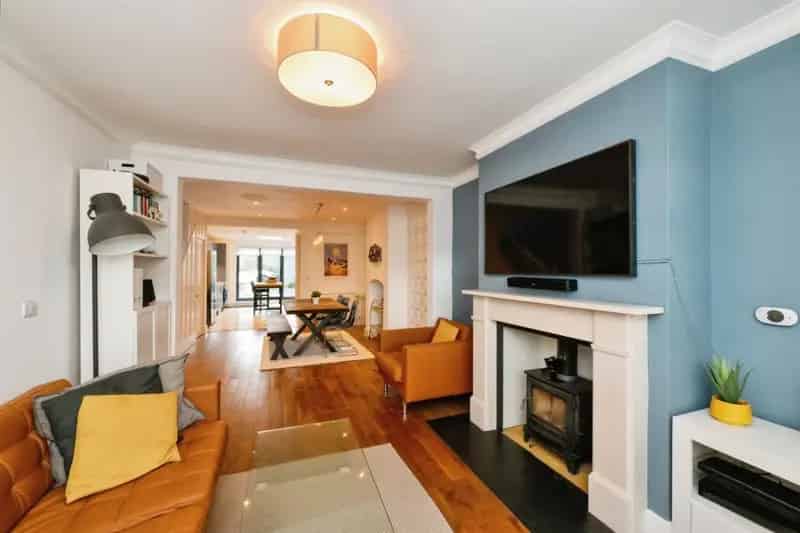 3 Bed Victorian House Ware  Log Burner Luxury Kitchen En-Suite Parking