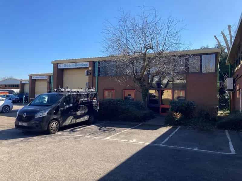3617 sq ft Light Industrial Warehouse Unit with Offices